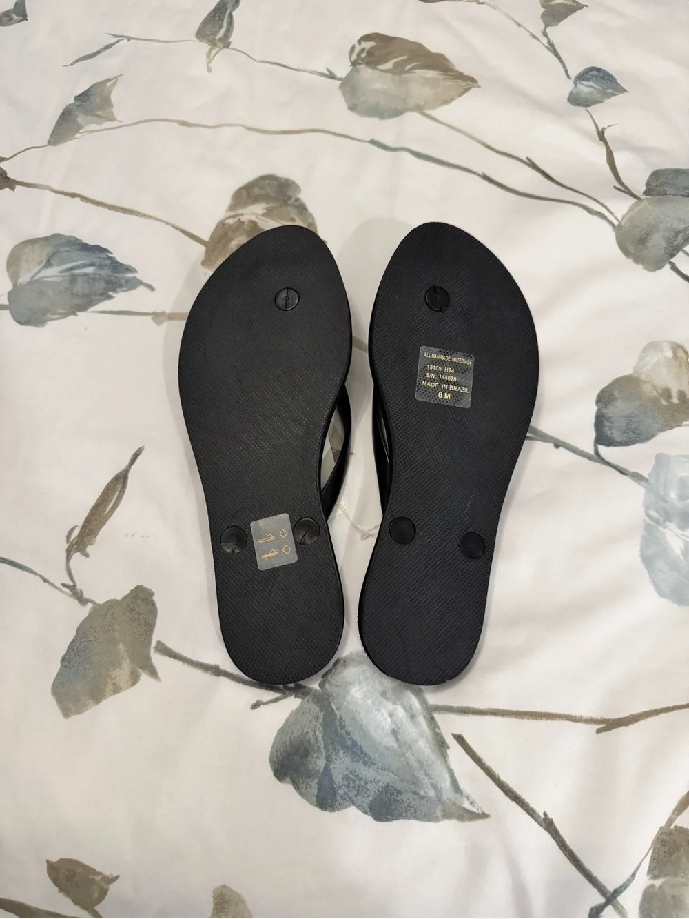 NWT Tory Burch Chelsea Flip-Flop Sandals with Gold Logo